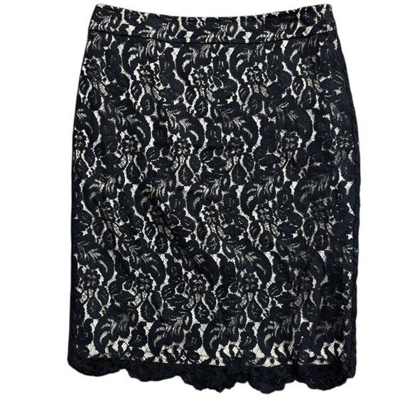 White House Black Market Dresses & Skirts - White House Black Market Lace Pencil Skirt Nude Lining Scalloped Hem Size 2